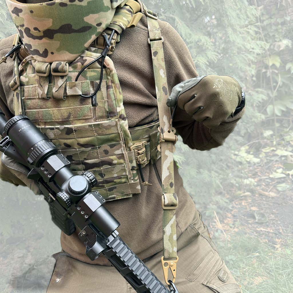 AVS Plate Carrier Standart 18 Плитоноска AVS Plate Carrier з AVS Collar та стропою, вигляд спереду під кутом